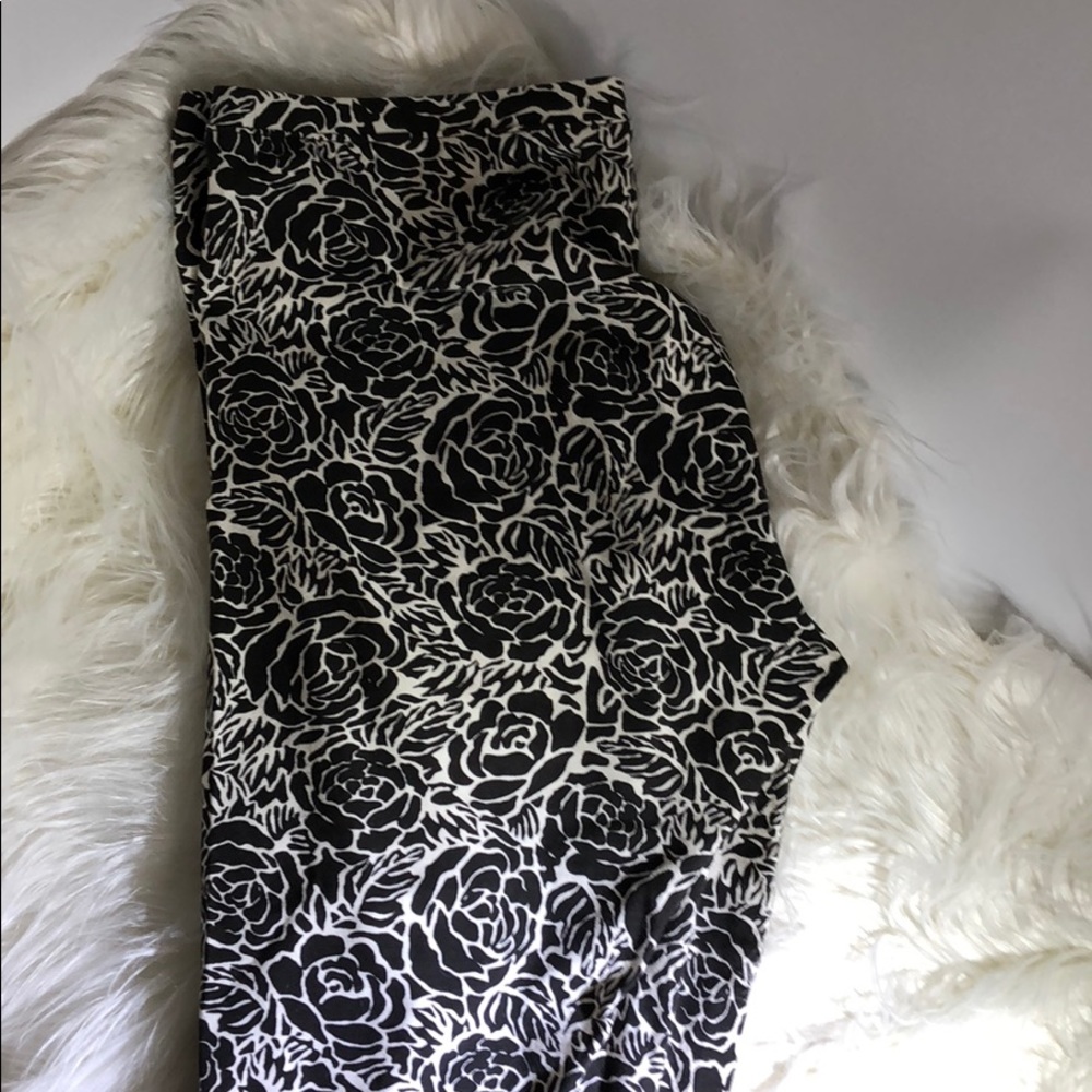 Capris leggings stretchy size large black white